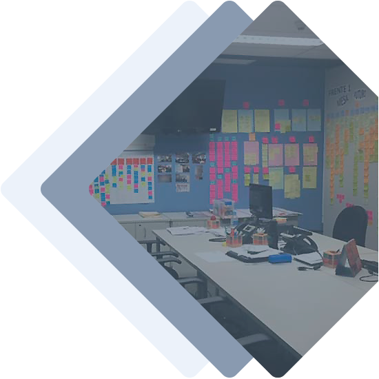 Uma típica sala de Gestão de Espaços com a marca Oficina de Workplace Uma típica sala de Gestão de Espaços com a marca Oficina de Workplace